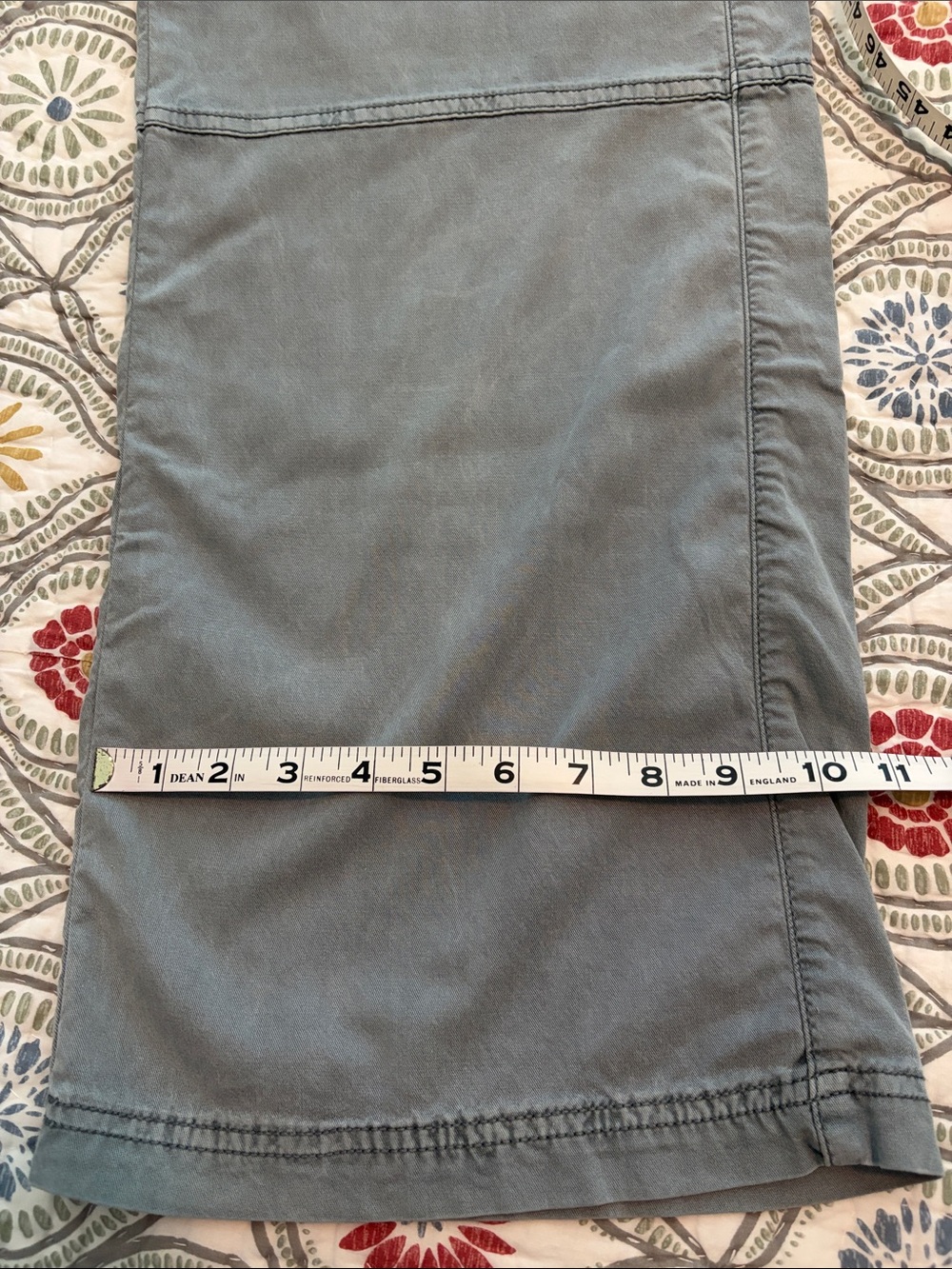 American Eagle Outfitters cargo pants, size 8. - Picture 8 of 13